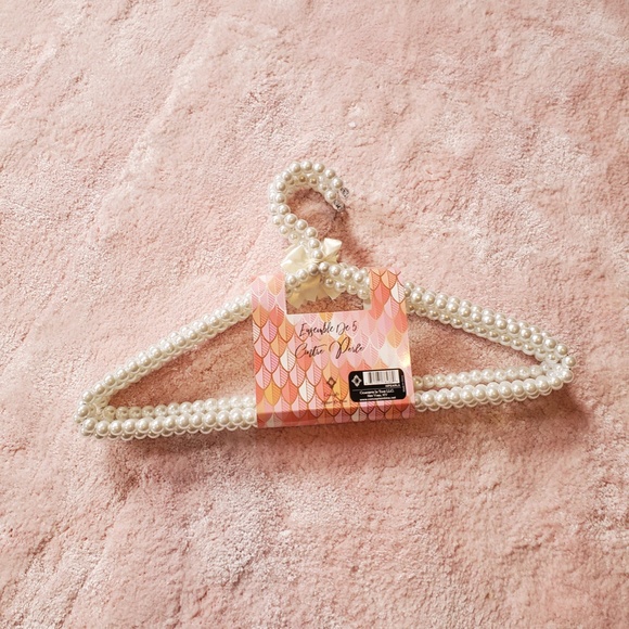Faux Pearl clothes hangers with white bows, NWT by Concepts - Picture 2 of 8